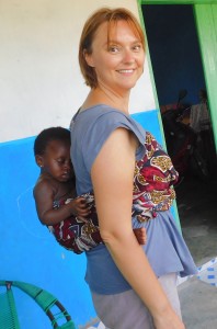 Porter un enfant en Afrique - GlobAlong