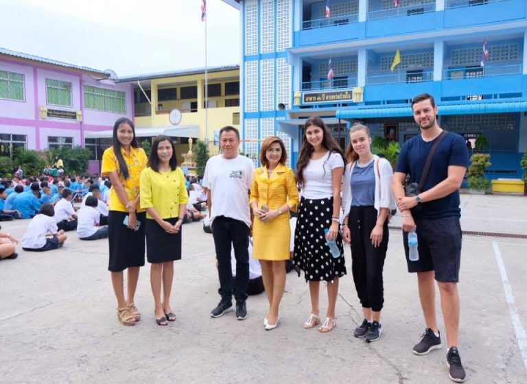 Mission humanitaire en Asie avec des enfants