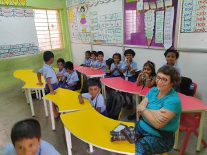 Bénévoles enseignant dans une école en Inde