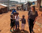 Découvrez pourquoi l'importance de l'engagement des volontaires chez Globalong : leur impact sur les projets humanitaires en 2025
