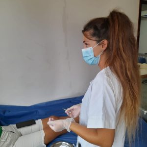 Étudiante infirmière en stage à l'étranger