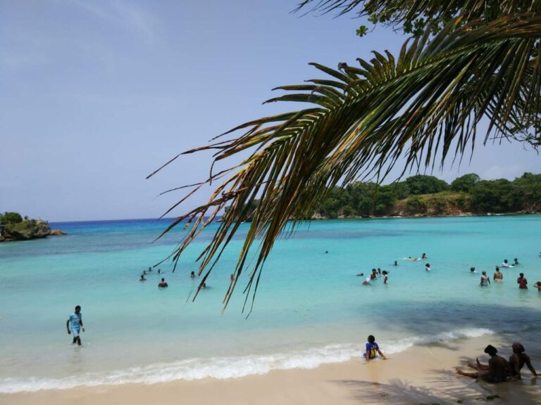 Benevolat sportif en Jamaique - sport à la plage