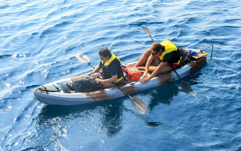 Stage ingénieur - Deux stagiaires relèvent des informations maritimes