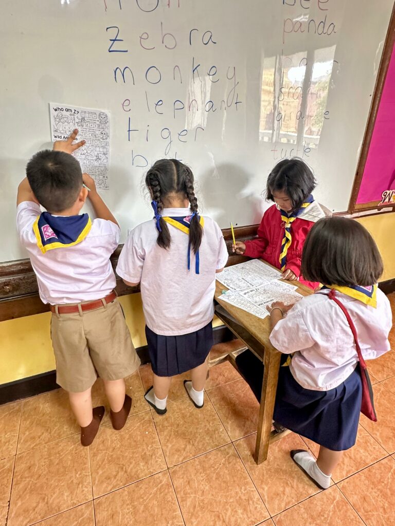 partir en mission humanitaire sans avoir déjà voyagé - mission avec les enfants en Thailande