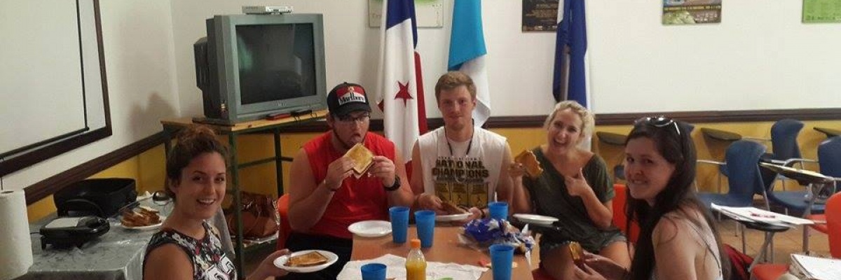 Les bénévoles aident le personnel dans les tâches quotidiennes Stage au Costa Rica