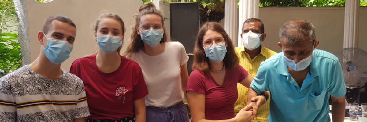 Etudiants en stage de rééducation à l'étranger