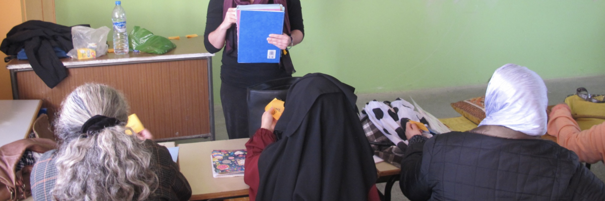 Atelier de formation professionnelle pour les enseignants locaux organisé par l'ONG au Maroc.