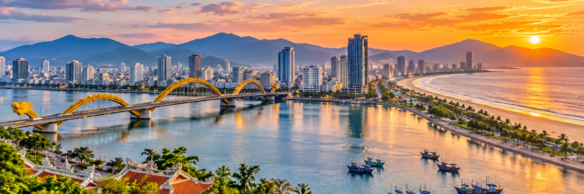 Vue de Da Nang au Vietnam avec le Dragon Bridge, la ville et le littoral