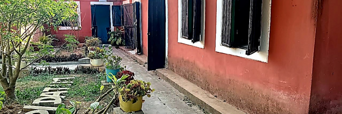 logement des volontaires lors d’une mission humanitaire en Afrique dans un environnement rural