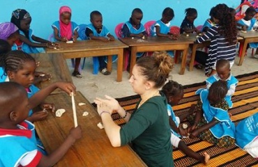 Mission d'alphabétisation dans une école à Dakar 