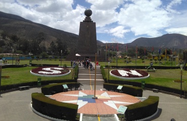 la Mitad del Mundo, la ligne imaginaire qui sépare le monde en deux hémisphères