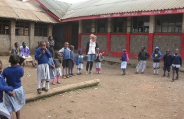 volontaire engagé dans un orphelinat à Nairobi