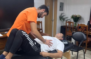 Séance de kinésithérapie dans une communauté andine en Équateur