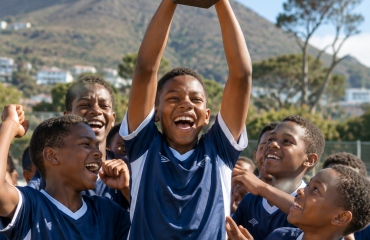 Jeunes footballeurs participant à une activité collective en Afrique du Sud