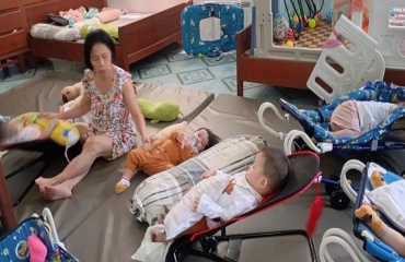 Accompagnement quotidien de jeunes enfants dans un centre à Da Nang
