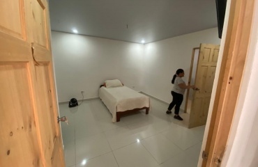 Chambre avec lits dans un hébergement au Costa Rica