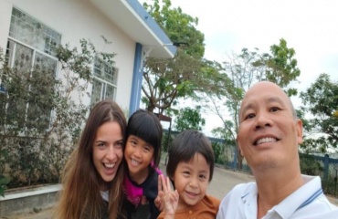 Enfants partageant une activité éducative à Da Nang au Vietnam