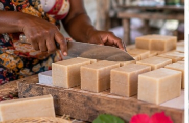 Fabrication artisanale de savons naturels à Zanzibar