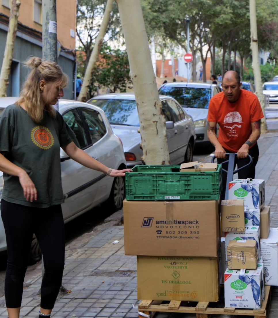 Groupe de bénévoles participant à des projets de développement à Barcelone