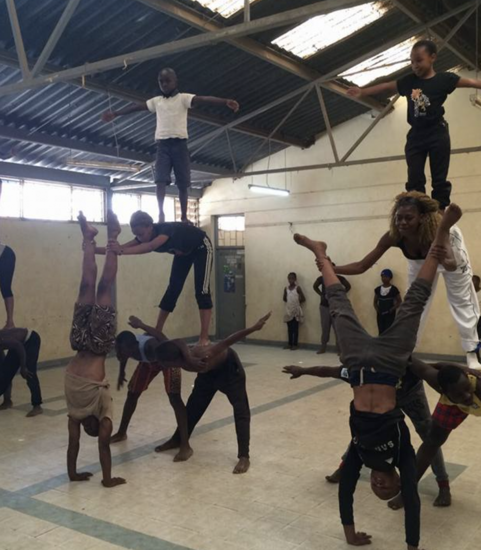 Ecole de cirque à l'étranger