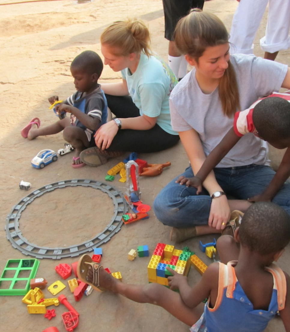 Bénévoles dans un orphelinat au Ghana